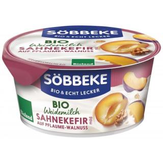 Sahnekefir auf Pflaume-Walnuss